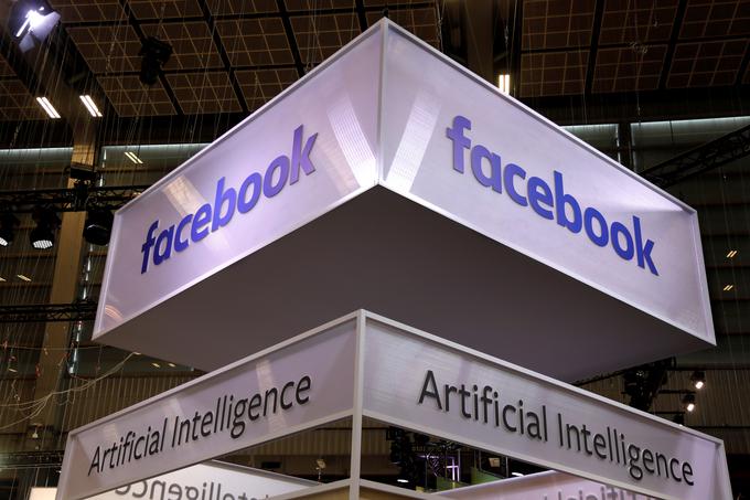 Ali bi nas velik vpliv Facebooka moral skrbeti?  | Foto: Reuters