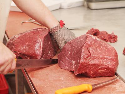 V Sloveniji vse dražje meso, kljub temu ga Avstrijci kupujejo pri nas