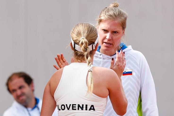 Vsa ekipa ji je stala ob strani v najtežjih trenutkih. | Foto: Aleš Fevžer