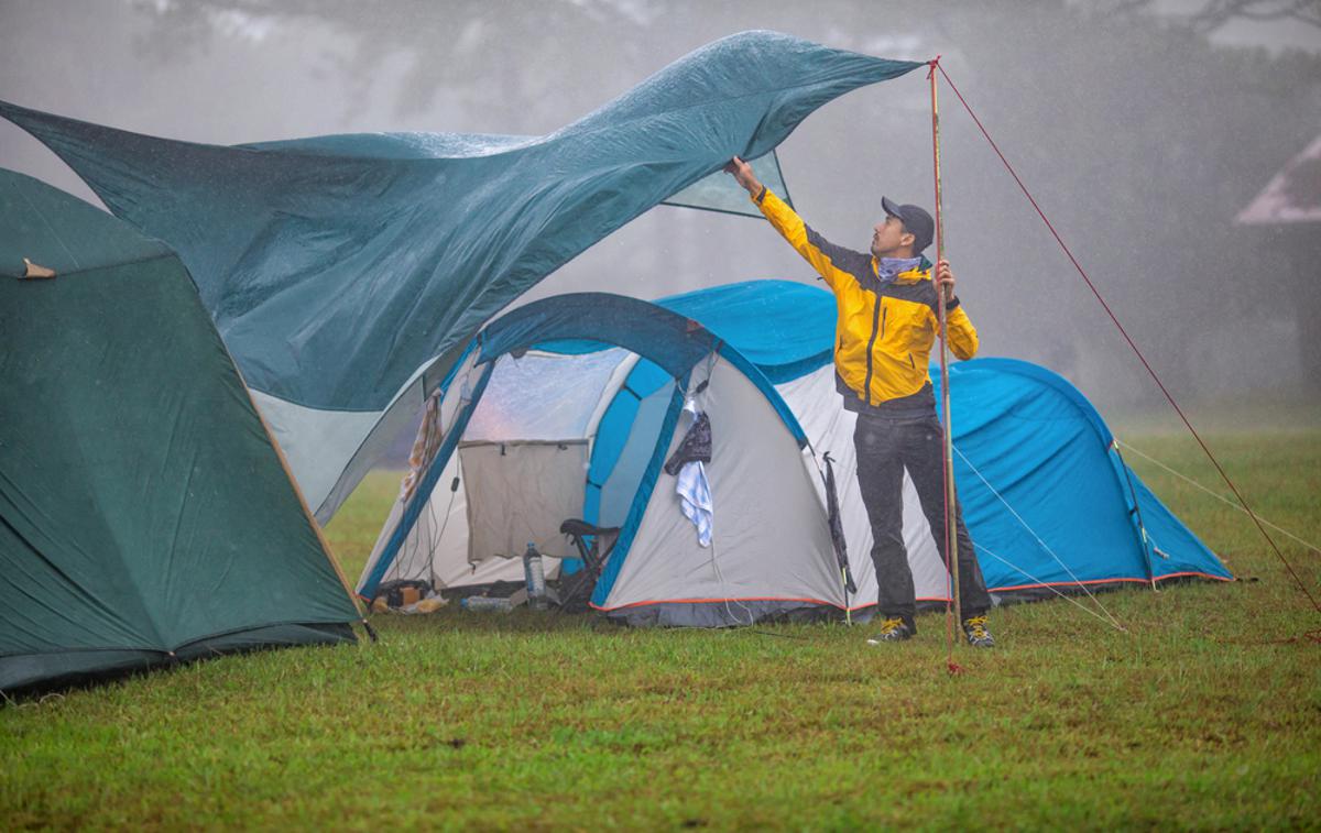 nevihta kampiranje | Gostje redko odpovejo prihod v kamp zaradi vremena, bivanje le skrajšajo, če je napoved res slaba. | Foto Shutterstock