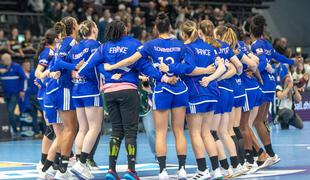 Branilke naslova prvenstvo začele z zmago za 25 golov