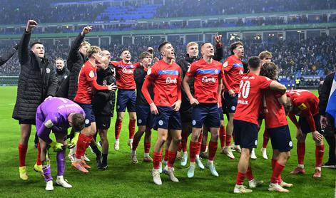 David Zec s Kielom šokiral Hamburg, Union namučil Bayern, izpadla je Borussia