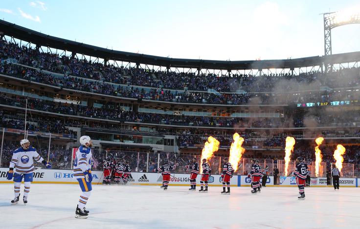 Tradicionalna novoletna zimska klasika bo na stadionu Notre Dame. Pomerila se bosta Chicago Blackhawks in Boston Bruins. | Foto: Reuters
