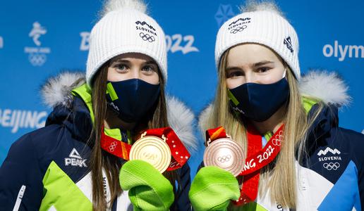 Urša Bogataj in Nika Križar poskrbeli za zgodovinski uspeh