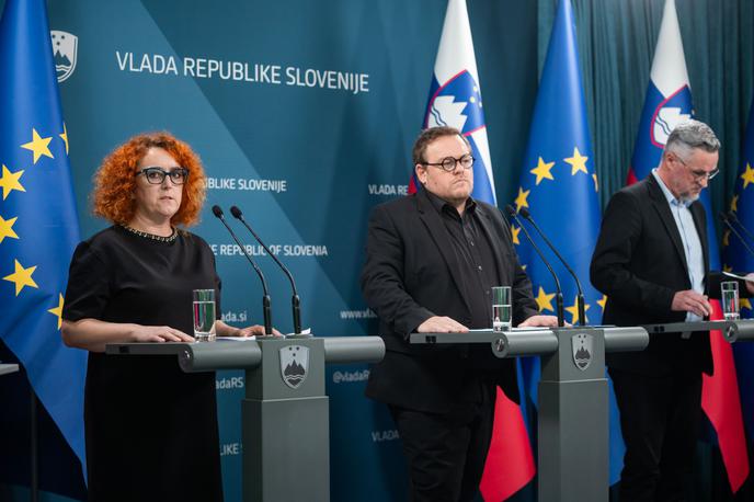 dolgotrajna oskrba | Za prevedbo v sistem dolgotrajne oskrbe je treba domu predložiti soglasje, da se uporabnik s tem strinja. Nato bodo z vsakim posameznikom izdelali osebni načrt oskrbe. Ko bo ta podpisan, oseba preide v novi sistem dolgotrajne oskrbe. | Foto STA