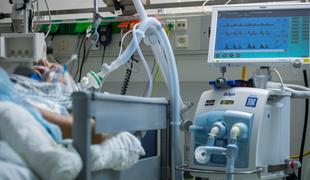 V Sloveniji 442 potrjenih primerov, umrl še tretji bolnik #video