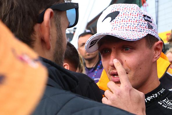 Lando Norris ob proslavljanju dobil udarec po nosu #video