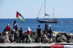 Zajete propalestinske aktiviste, med njimi sta francoski poslanki, bo Izrael deportiral