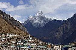 300 turistov zaradi slabega vremena obtičalo blizu Mount Everesta