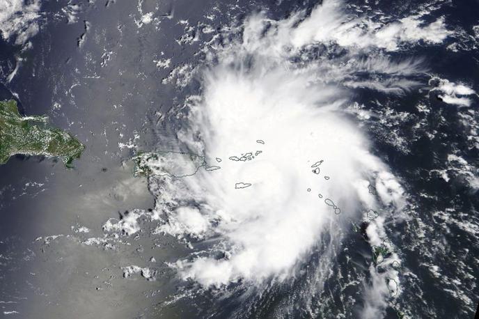 orkan Dorian | Ameriška Nacionalna uprava za oceane in ozračje je sporočila, da je vse večja verjetnost življenjsko ogrožujočih neviht na nekaterih delih vzhodne obale Floride, ne vedo pa še točno, kje. | Foto Reuters