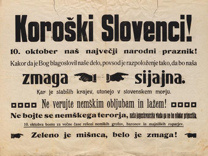 Barva slovenske oziroma jugoslovanske strani je bila bela, nemške oziroma avstrijske pa zelena, ker so bile takšne tudi glasovnice – bela za Jugoslavijo, zelena za Avstrijo. Na fotografiji je eden od plakatov, ki nagovarja koroške Slovence, naj glasujejo za Jugoslavijo. | Foto: Thomas Hilmes/Wikimedia Commons