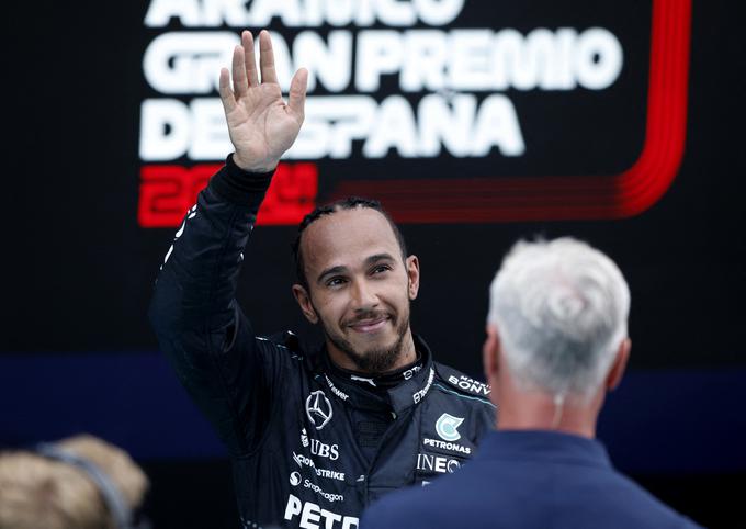 Lewis Hamilton se je po 12 dirkah vrnil na zmagovalni balkon. | Foto: Reuters