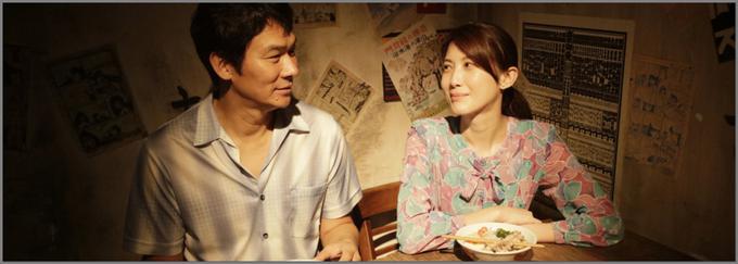 Mladi kuhar ramna Masato se iz domačega kraja na Japonskem odpravi v Singapur, da bi odkril resnico o svoji preteklosti. Tam ga čakajo veliko več kot samo družinska skrivnost in okusni recepti, jedi, ki jih pripravlja z babico, pa so veliko več kot le vsota njihovih sestavin. • V soboto, 4. 4., ob 17.05 na Cinemax 2.* │ Tudi na HBO OD/GO.

 | Foto: 