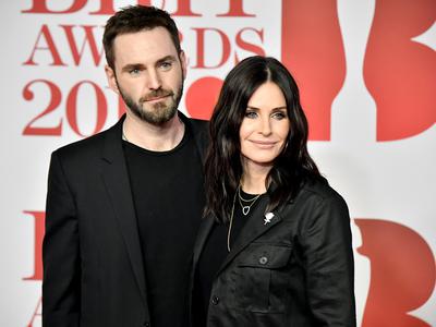 Po desetih letih zveze se je Courteney Cox razšla s partnerjem