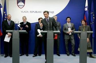 SDS: Pahorjeva obljuba se je stopila skupaj z novembrskim snegom