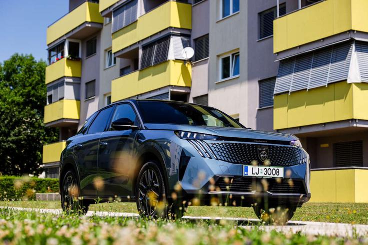 Peugeot FlexCare jamstvo je na voljo za vozila s termičnim motorjem, stoodstotno električna vozila in hibride. | Foto: P AUTOMOBIL IMPORT D.O.O.