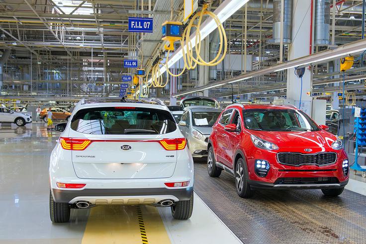Kia Motors Slovakia je do zdaj na Slovaškem v državni proračun prispevala za 320 milijonov evrov davkov. Ob upoštevanju plačanih davkov, carin in dajatev je Kia v slovaški državni in regionalni proračun vplačala štirikrat večjo vsoto, kot jo je prejela od države v obliki spodbud in oproščenih davkov. | Foto: Kia Motors