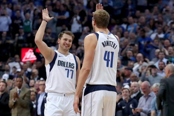 Luka Dončić in Dirk Nowitzki | Luka Dončić in Dirk Nowitzki: skupaj le eno leto | Foto Getty Images