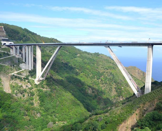 Viadukt Sfalassa se ponaša s 375-metrskim razponom med nosilnimi stebri. | Foto: Thomas Hilmes/Wikimedia Commons