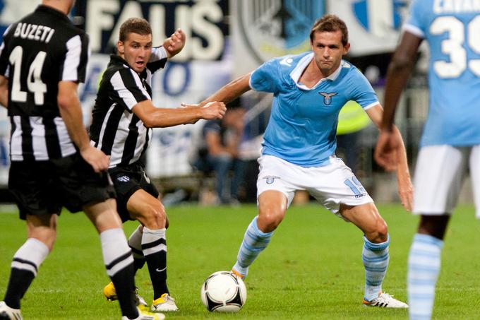 Leta 2012 je z Muro 05 v kvalifikacijah za ligo Europa zaigral v play-offu proti slovitemu rimskemu Laziu. Tako se je boril za žogo z reprezentantom BiH Senadom Lulićem.  | Foto: Urban Urbanc/Sportida