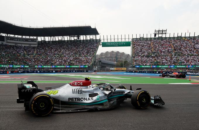 Mercedes je zapravil najboljšo priložnost za zmago v sezoni. Po tretjini dirke je Lewis Hamilton zaostajal samo dobro sekundo. | Foto: Reuters