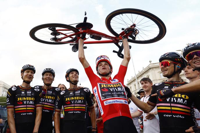 Drama tudi zadnji dan, junaki prešteti