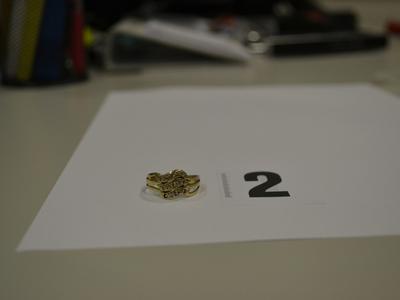 Policisti zasegli več kosov nakita, zdaj iščejo lastnika #foto