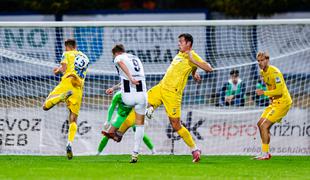 V Domžalah šest golov in delitev točk, Koper poglobil krizo Olimpije