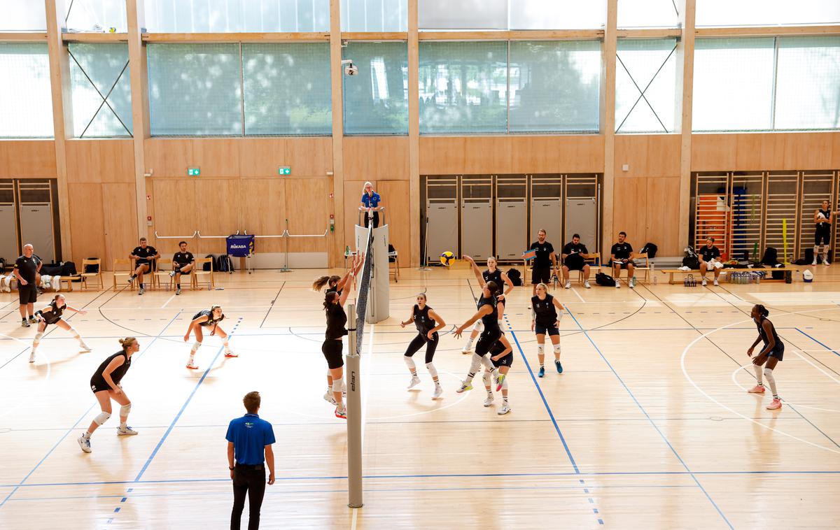 slovenska ženska odbojkarska reprezentanca : Belgija, pripravljalna tekma | Slovenke so na prvi pripravljalni tekmi z Belgijo remizirale. | Foto Aleš Fevžer