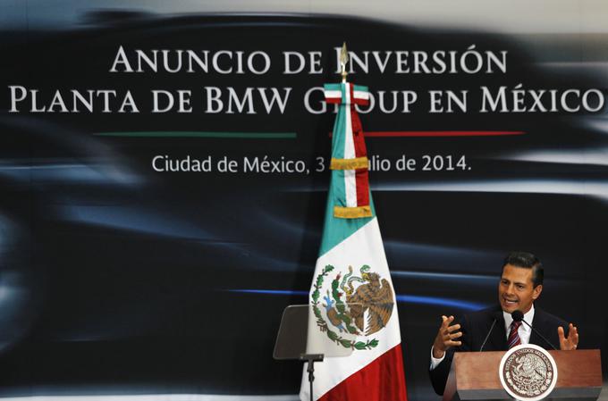 BMW želi v Mehiki zgraditi tovarno, kar pa jezi Donalda Trumpa, ki grozi s carinami na avtomobile, izdelane v tej tovarni. Na fotografiji: mehiški predsednik Enrique Pena Nieto. | Foto: Reuters