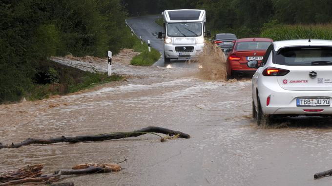 O težavah poročajo zlasti iz Hessna v osrednjem delu države in iz Bavarske na jugu, kjer se pripravljajo na nove nevihte.  | Foto: Guliverimage