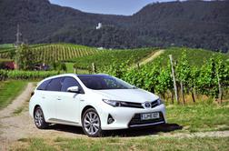 Toyota auris touring sports hybrid