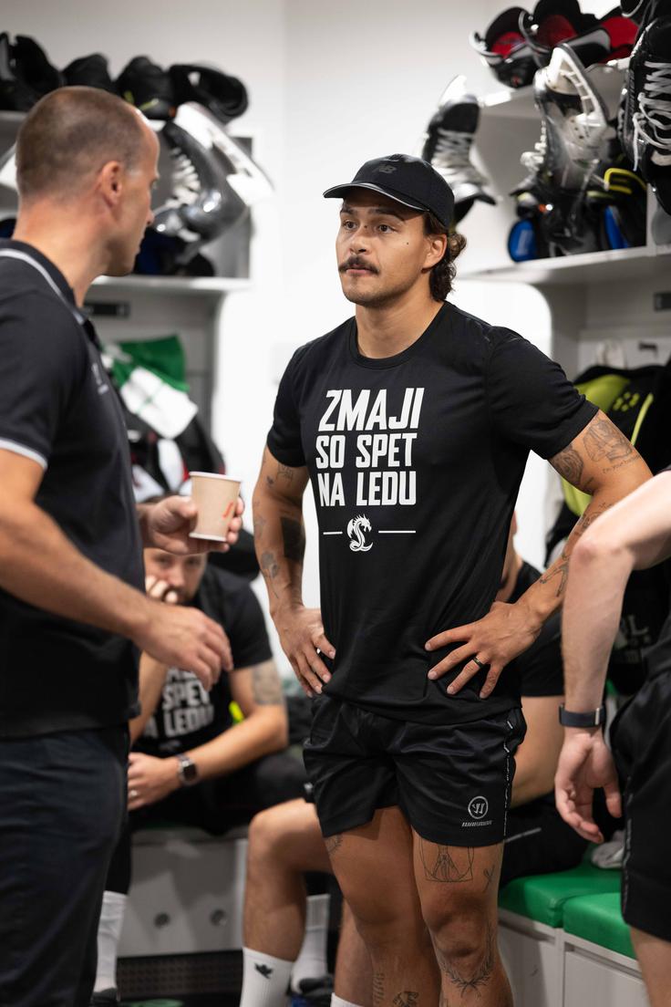 S slovenščino si nista na ti, ga pa veseli, da tu skoraj vsi govorijo angleško. | Foto: Domen Jančič