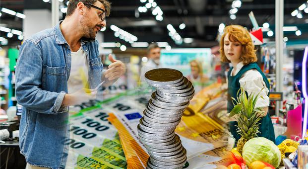 Rekordno zapravljanje Slovencev: poraba eksplodirala