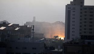 Izraelska vojska z močnim ognjem nad Gazo