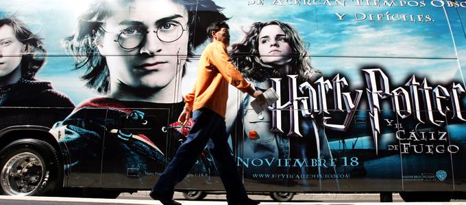 Harry Potter je eno najbolj prepoznavnih imen po svetu v zadnjih dveh desetletij, obenem pa tudi najbolje prodajana knjižna serija vseh časov in druga najbolj dobičkonosna filmska serija v zgodovini.  | Foto: Reuters