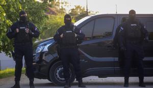 V Srbiji pridržali 14-letnico: na družbenih omrežjih izkazovala podporo strelcu na osnovni šoli
