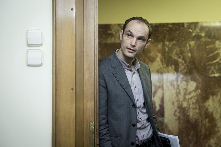 Poslanec SDS Anže Logar je podvomil, da ima Mateja Vraničar Erman dovolj politične moči, da ne bi sklepala gnilih kompromisov zaradi miru v koaliciji.  | Foto: Ana Kovač