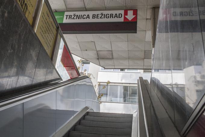 Tekoče stopnice, ki ne delajo že več kot deset let. | Foto: Bojan Puhek