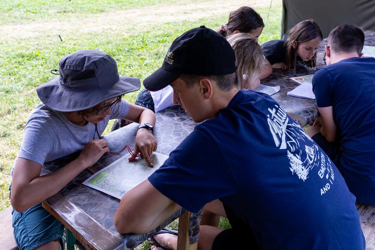 Učenje orientacije in uporabe zemljevida | Foto: Matej Podgoršek