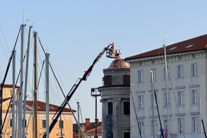 Piran, Pomorski muzej | Konstrukcija meri pet metrov v širino in 2,5 metra v višino, tehta pa približno dve toni. | Foto Matej Arh/STA