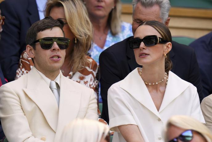 Se slavna igralka ločuje? Njenega moža so opazili brez poročnega prstana.