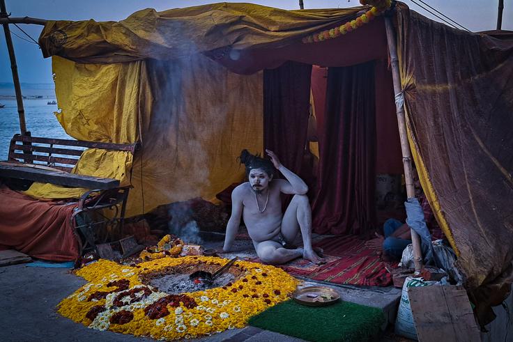 Naga sadhu v Varanasiju | Foto: K. M.