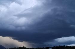 Nevihta se giblje v smeri proti jugovzhodu, nestabilno vreme do nedelje #foto