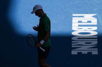 Velike skrbi: Đoković že po 12 minutah odšel z igrišča