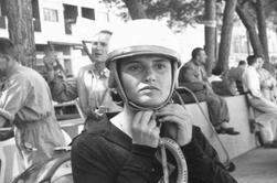 Maria Teresa de Filipps – pri 88 letih za volan dirkalnika formule ena (video)