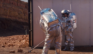 Kako astronavti v izraelski puščavi vadijo za življenje na Marsu #video