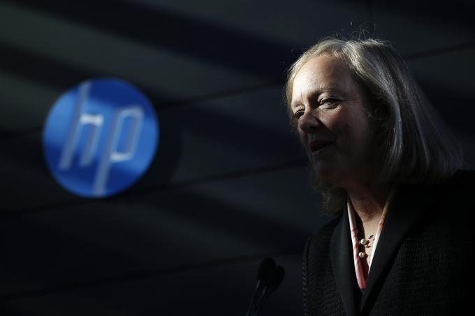 Meg Whitman in nekdanji logotip družbe HP (Hewlett-Packard), ki se je leta 2015 pod njenim vodstvom razcepila v dve samostojni podjetji.  | Foto: Reuters