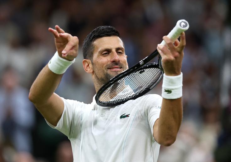 Novak Đoković je proslavil uvrstitev v četrtfinalu in požugal sovražno nastrojeni publiki. | Foto: Reuters