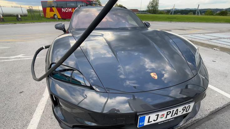 Najvišja moč polnjenja je po podatkih z Ionity znašala 325 kilovatov. | Foto: Gregor Pavšič